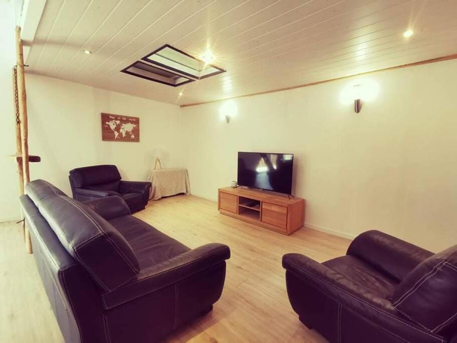Maison De Village, Jacuzzi, Salle Cinema Holiday home *