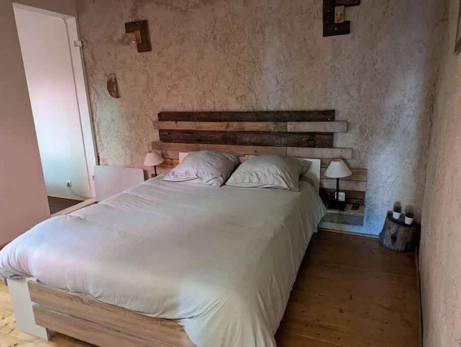 Maison De Village, Jacuzzi, Salle Cinema Holiday home